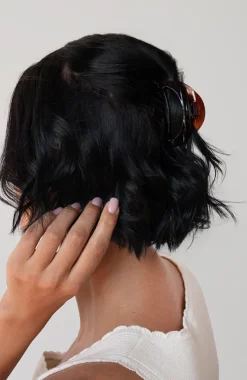Belle Cutout Curve Jaw